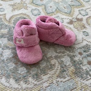 02/03 Ugg slippers